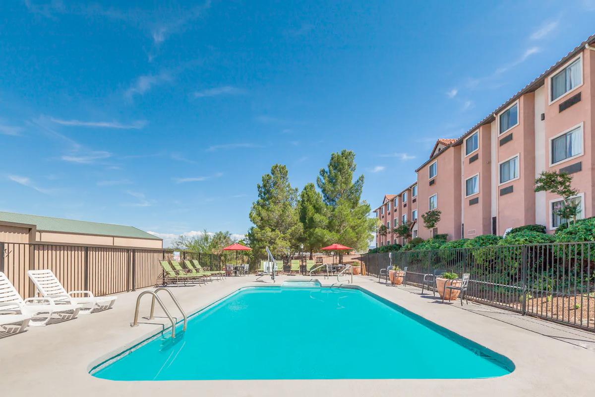 Swimming pool at the Days Inn Camp Verde